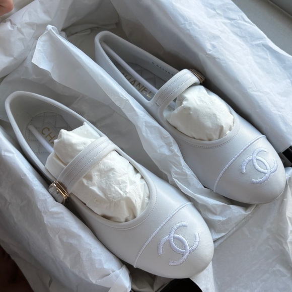 Authentic Chanel White Lambskin maryjane size 37.5 G45503 from 24S - Picture 1 of 6